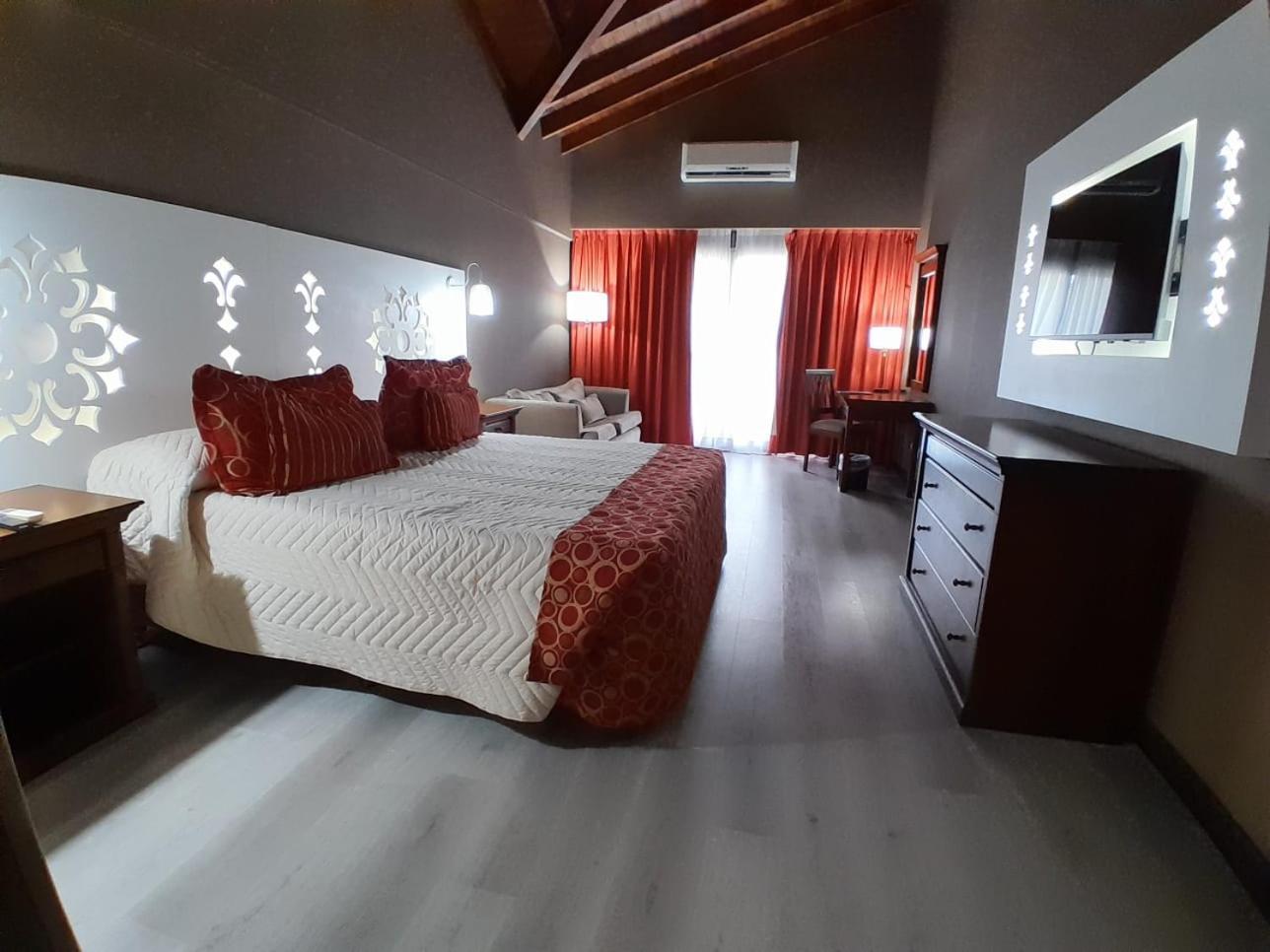 Howard Johnson Pilar Resort Spa & Convention Center Eksteriør bilde